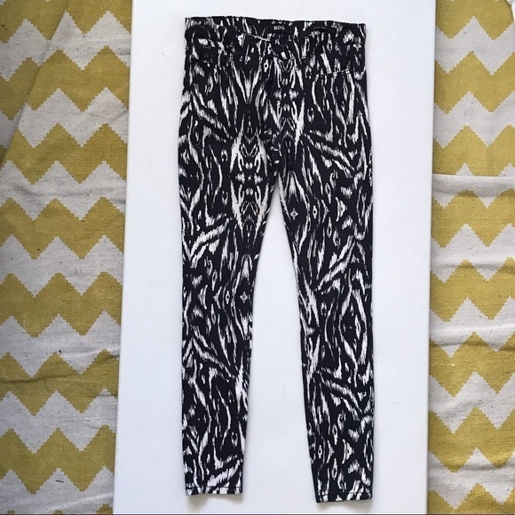 Urban Outfitters BDG Black and White Printed Jeans, Size 26x29 🔴CLEARANCE🔴 - Picture 1 of 2